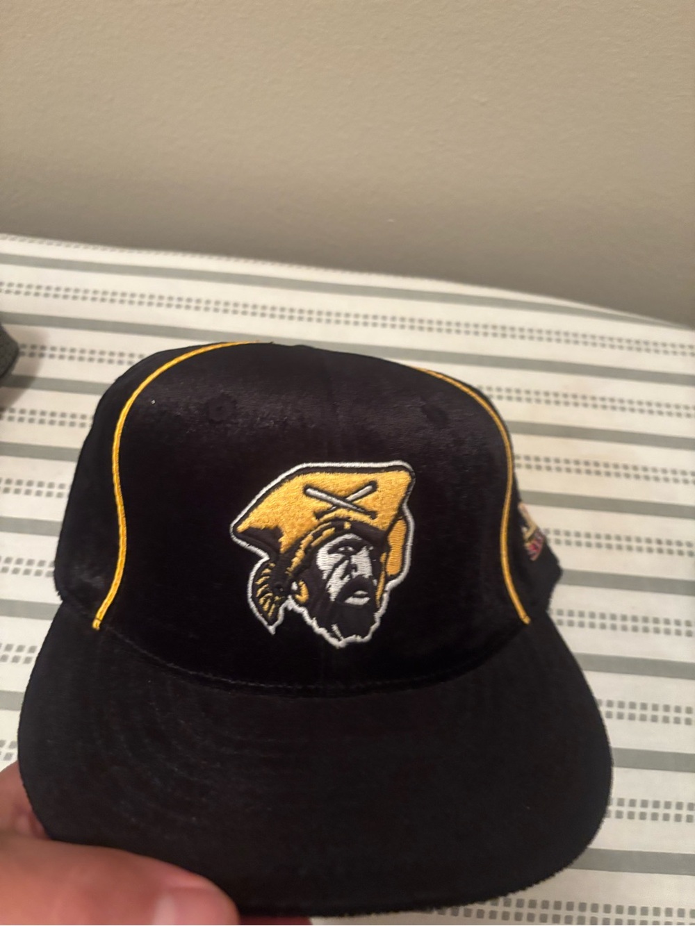 Pittsburgh Pirates Vintage Fitted Hat Black/Gold Size 7 1/4